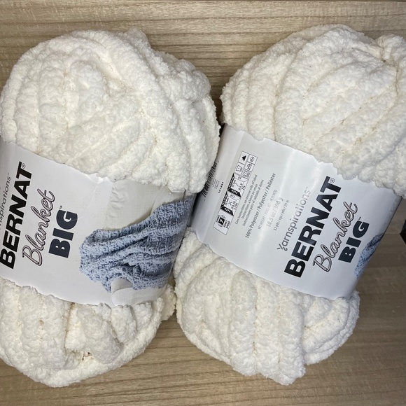 Yarnspiration Bernat Other - NWT Yarnspirations BERNAT Blanket BIG Vintage white 32 yards yarn knit jumbo 7